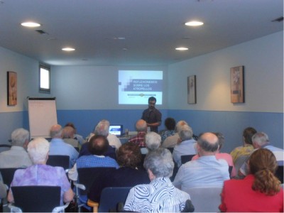 Usuarios de la Residencia y Centro de Día Joxe Miel Barandiaran participan en una charla sobre prevención de atropellos Charla sobre atropellos para personas mayores de la Residencia y Centro de Día Joxe Miel Barandiaran de Durango
