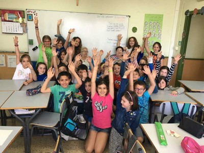 Mayores y "peques" disfrutando con los cuentos y las marionetas Cuentacuentos en Begoñazpi