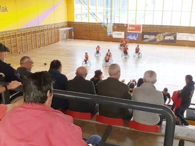 La Residencia de mayores Txurdinagabarri anima al Bidaideak BSR