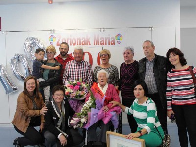 Celebración de centenaria en la Residencia de mayores Barandiaran de Durango
