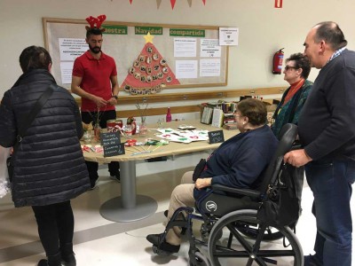 Mercadillo solidario en la Residencia Txurdinagabarri para Zaporeak