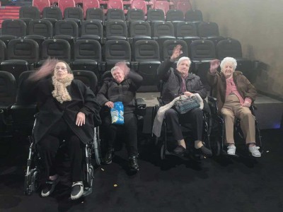 El grupo de la Residencia Txurdinagabarri, en el cine