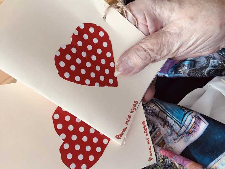La Residencia Txurdinagabarri celebra el amor y la amistad San Valentín 2020 en la Residencia de mayores Txurdinagabarri