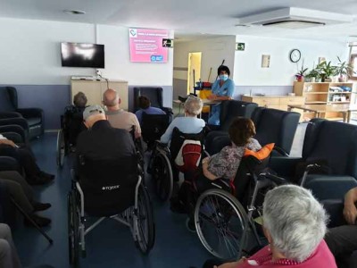 Formación a residentes de Joxe MIel Barandiaran sobre medidas de prevención de contagios