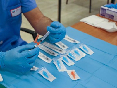 Personal de Aita Menni participa en la vacunación contra el Covid