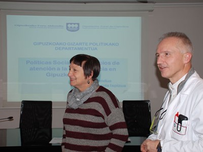 Arritxu Manterolak Gipuzkoan mendetasunaren arretarako gizarte-politikak nola gauzatzen diren azaldu zigun