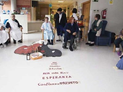 El belén viviente y Olentzero celebran en Txurdinagabarri el nacimiento de Jesús Olentzero