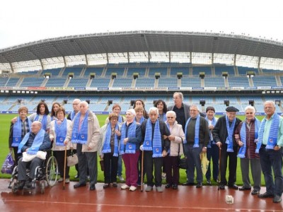 El Taller de Reminiscencia de Arrasate visita el estadio de Anoeta En Anoeta