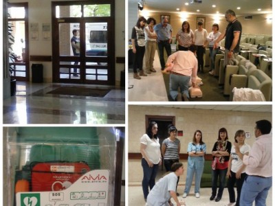 Aita Menni kanpoko desfibriladore erdiautomatikoa erabiltzeko prestakuntza ematen ari da