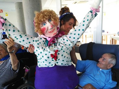 Marijaia visita la Residencia Txurdinagabarri Marijaia visita a las personas mayores de Txurdinagabarri