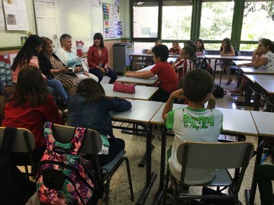 Taller de Cuentacuentos en el Colegio Begoñazpi Cuentacuentos con personas mayores en la Ikastola Begoñazpi