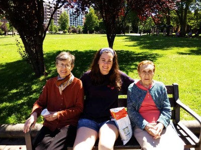 ¡En la Residencia Txurdinagabarri nos movemos con el sol! Personas mayores de la Residencia Txurdinagabarri de Bilbao