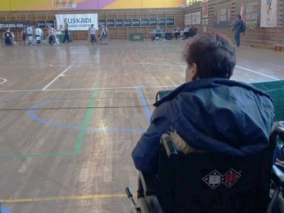 La Residencia Txurdinagabarri anima al Bidaideak Bilbao en la Euroliga de Baloncesto en Silla de Ruedas Animando al Bidaideak Bilbao