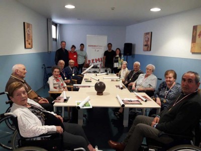Finalizan los Talleres de Reminiscencia de fútbol en Txurdinagabarri y Barandiaran Taller de reminiscencia fútbol en la residencia de ancianos de Durango