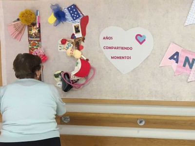 El mural conmemorativo del 13º aniversario de la Residencia Txurdinagabarri