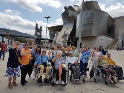 Paseando por Abandoibarra La Residencia de personas mayores Txurdinagabarri de Bilbao, en Abandoibarra