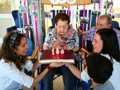 Americak 100 urte bete ditu