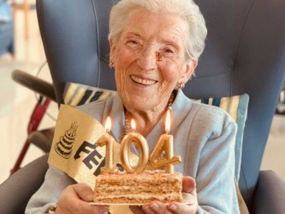 Cumpleaños en la Residencia de mayores Txurdinagabarri de Bilbao