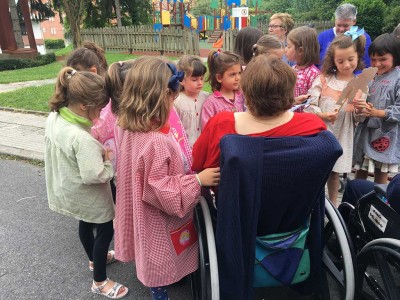 Cuentacuentos en el Programa Intergeneracional de Txurdinagabarri y Begoñazpi Cuentacuentos en el Colegio Begoñazpi