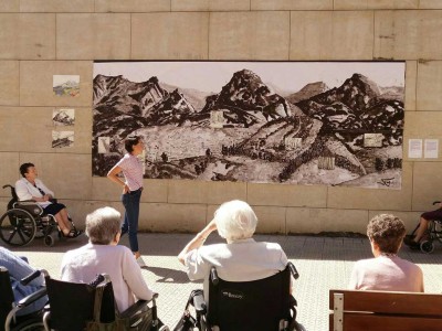 Arte en la fachada de la Residencia Barandiaran de Durango Dibujo de Inés Larrinaga en la Residencia de Mayores de Durango