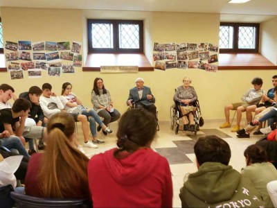 Mayores de la Residencia Barandiaran narran sus experiencias durante la Guerra Civil a jóvenes Entrevista a las personas mayores de la Residencia Barandiaran