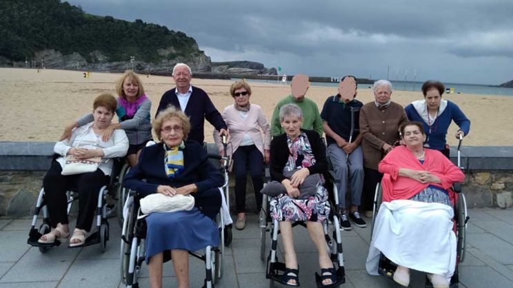 Actividades de verano en la Residencia Barandiaran de Durango El grupo de la Residencia Barandiaran de Durango, en Gorliz