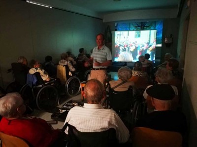 Karaoke en la Residencia de ancianos Santiago de Villabona