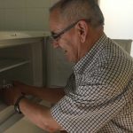 Geure izozkiak egiten Txurdinagabarrin Taller de helados en la Residencia geriátrica Txurdinagabarri