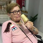 Geure izozkiak egiten Txurdinagabarrin Taller de helados en la Residencia geriátrica Txurdinagabarri