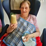 Geure izozkiak egiten Txurdinagabarrin Taller de helados en la Residencia geriátrica Txurdinagabarri