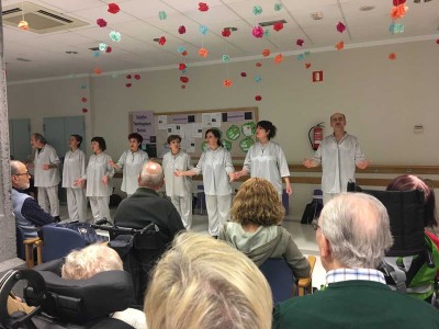 Tarde de teatro en la Residencia Txurdinagabarri Teatro en la Residencia geriátrica Txurdinagabarri de Bilbao