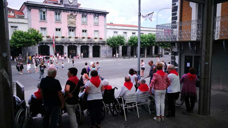 San Fermín Txiki en la Residencia de ancianos Santiago de Villabona