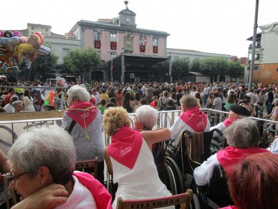 Viendo el txupinazo de Villabona