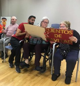 Cuentacuentos navideño en la Residencia de mayores Txurdinagabarri
