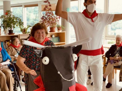 El encierro vuelve a recorrer Txurdinagabarri San Fermín 2021 en la Residencia de mayores Txurdinagabarri