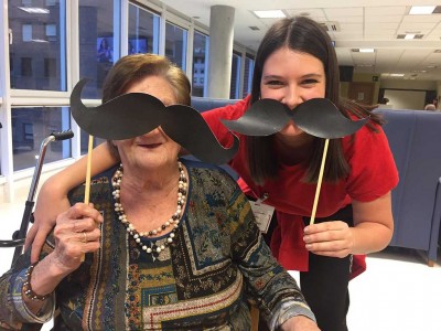 La Residencia de mayores Txurdinagabarri se suma a Movember