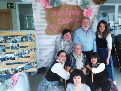 Zorionak Carmen! Zorionak, Carmen!