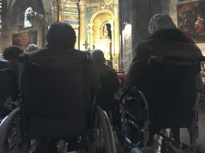 Rezando y cantando a la Amatxu de Begoña Eucaristía en la Basílica de Begoña