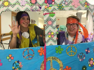 Volviendo a los años 60 Carnaval en la Residencia de personas mayores Txurdinagabarri de Bilbao