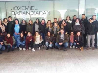 Alumnado de Atención a Personas Dependientes visita la Residencia Barandiaran de Durango Visita de alumnos de Atención a Dependientes a la Residencia de la Tercera Edad Barandiaran de Durango, Bizkaia