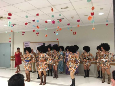 Baile en la Residencia de la tercera edad Txurdinagabarri de Bilbao