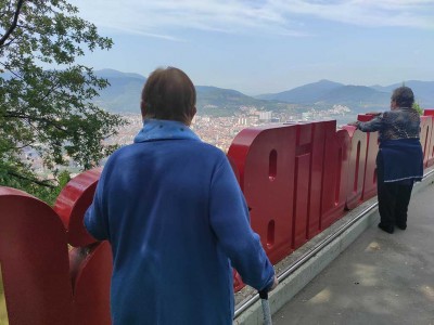 Contemplando Bilbao desde Artxanda Desde el mirador de Artxanda
