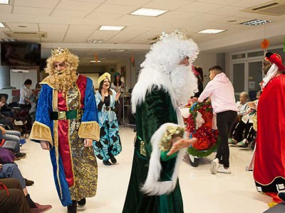 Celebraciones navideñas en los centros de mayores de Aita Menni Reyes Magos en la Residencia de ancianos Txurdinagabarri de Bilbao