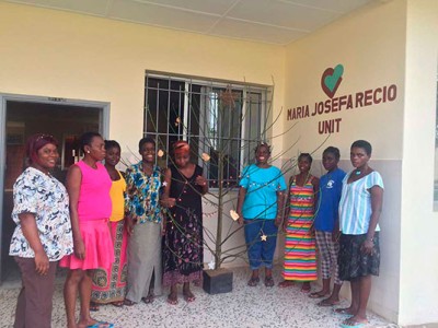 Gabon zoriontsuak istorio pertsonal gogor batzuei aurre egiteko