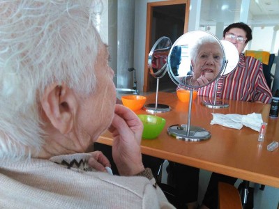 Taller de estética y autocuidado Taller de estética y autocuidados