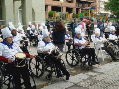 Tamborrada en la Residencia de personas mayores Santiago de Villabona Tamborrada