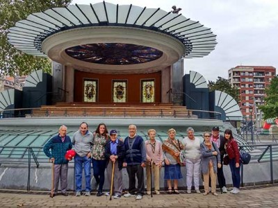 Salimos al Arenal de Bilbao para celebrar el Día Internacional de las Personas Mayores Celebración del Día Internacional de la Persona Mayor en el Arenal de Bilbao