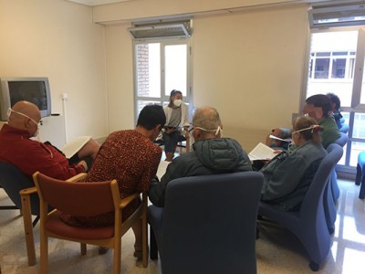 Gure egonaldi luzeko unitateetako pazienteek tertulia literario dialogikoetan parte hartzen dute Gure egonaldi luzeko unitateetako pazienteek tertulia literario dialogikoetan parte hartzen dute