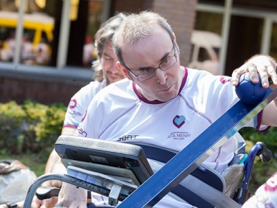 Las camisetas de la ADAM comienzan a verse en piscinas, polideportivos y, por supuesto, ¡en la calle! Las camisetas de la ADAM comienzan a verse en piscinas, polideportivos y, por supuesto, ¡en la calle!