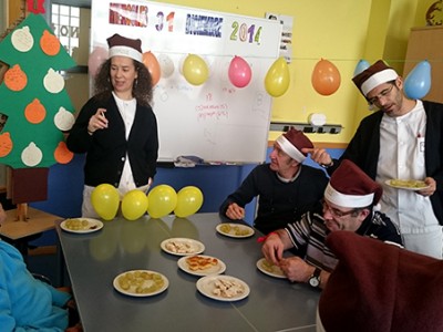 Recibiendo 2015 en el Centro Azoka de Daño Cerebral Recibiendo 2015 en el Centro Azoka de Daño Cerebral